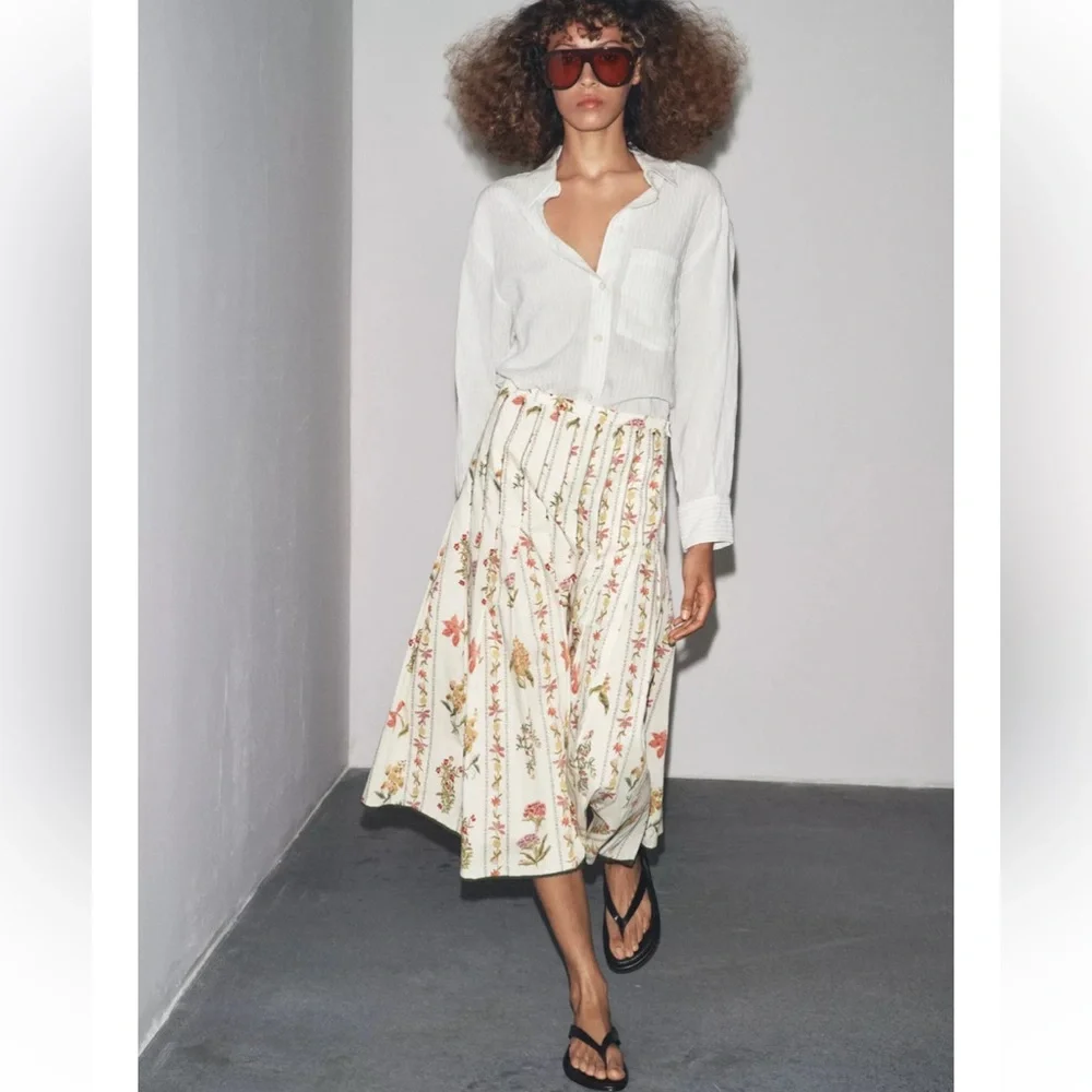 Zara Cream Floral pleated A-Line Skirt - Picture 1 of 2